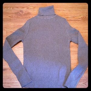 Turtle neck sweater shirt